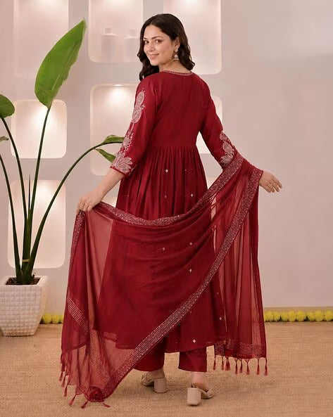 TEXSTILE Women Embroidered Flared Kurta Suit Set